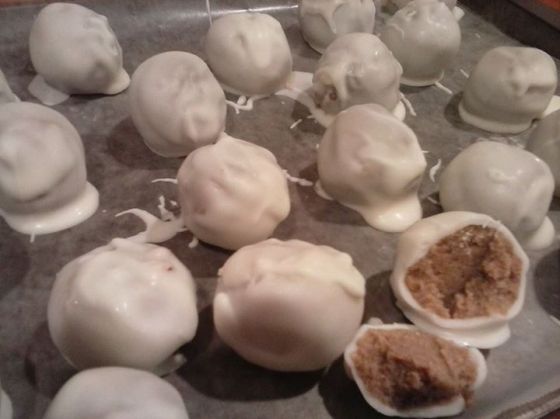 Kitsch Confections Maple Spice cake balls